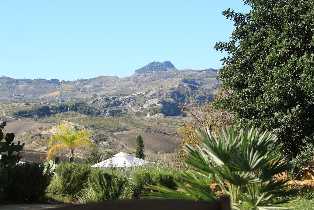 Vila Agriturismo Feudo Muxarello Aragona Exteriér fotografie